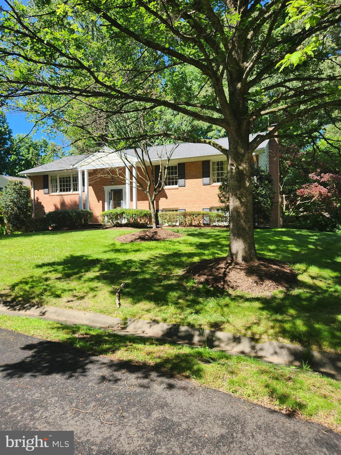 1702 FOX RUN COURT