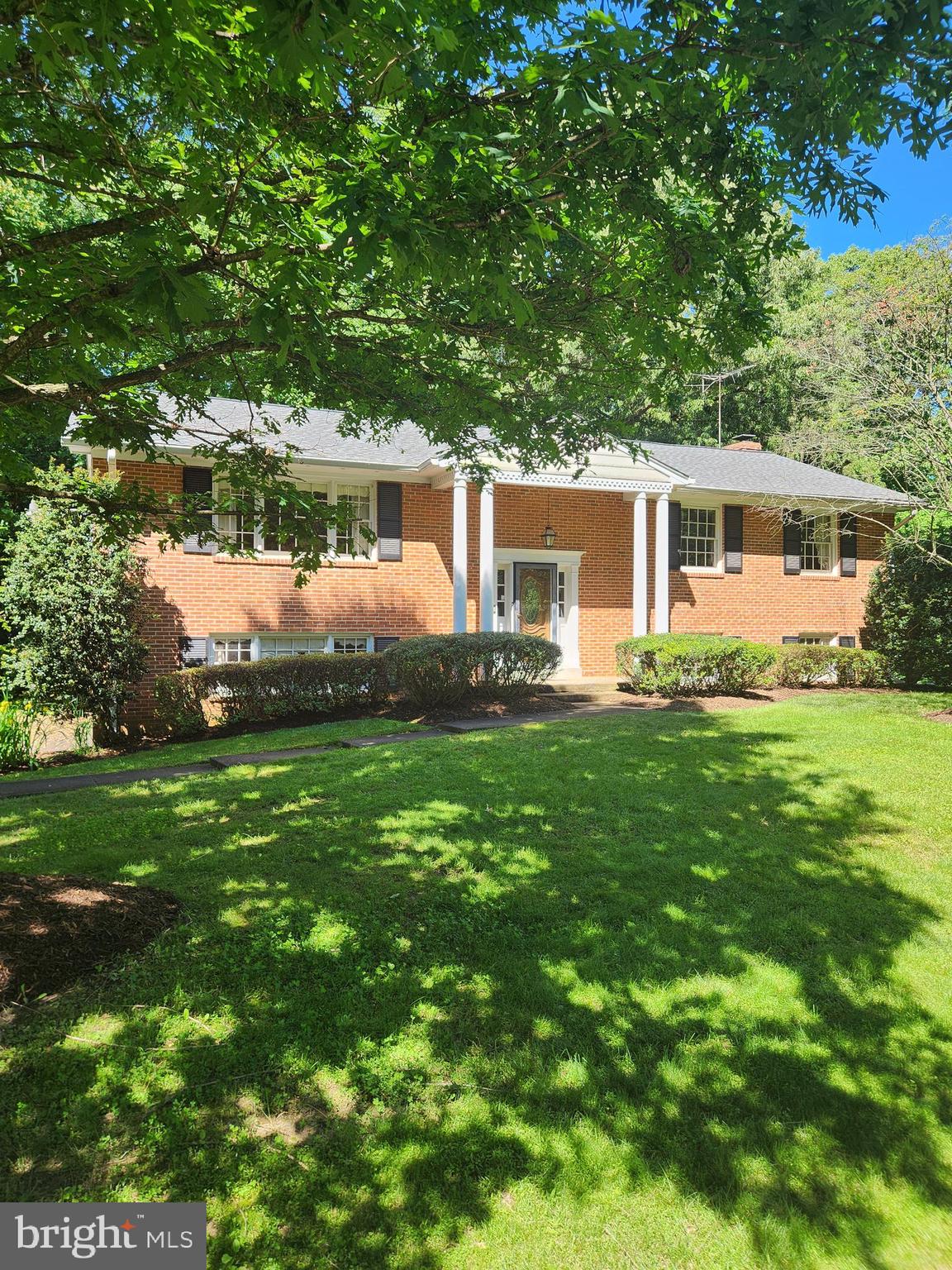 1702 FOX RUN COURT
