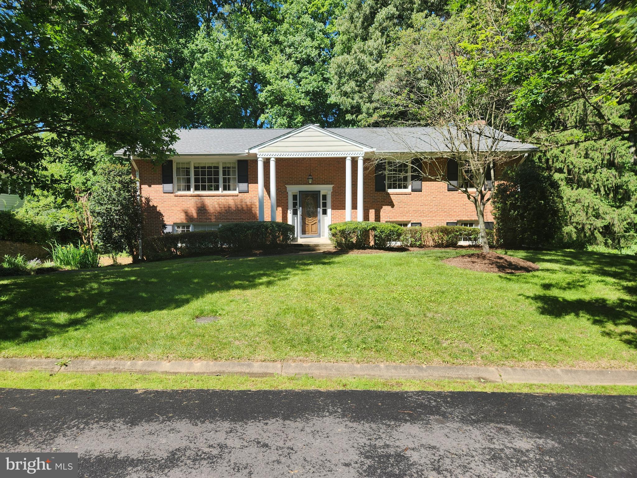 1702 FOX RUN COURT