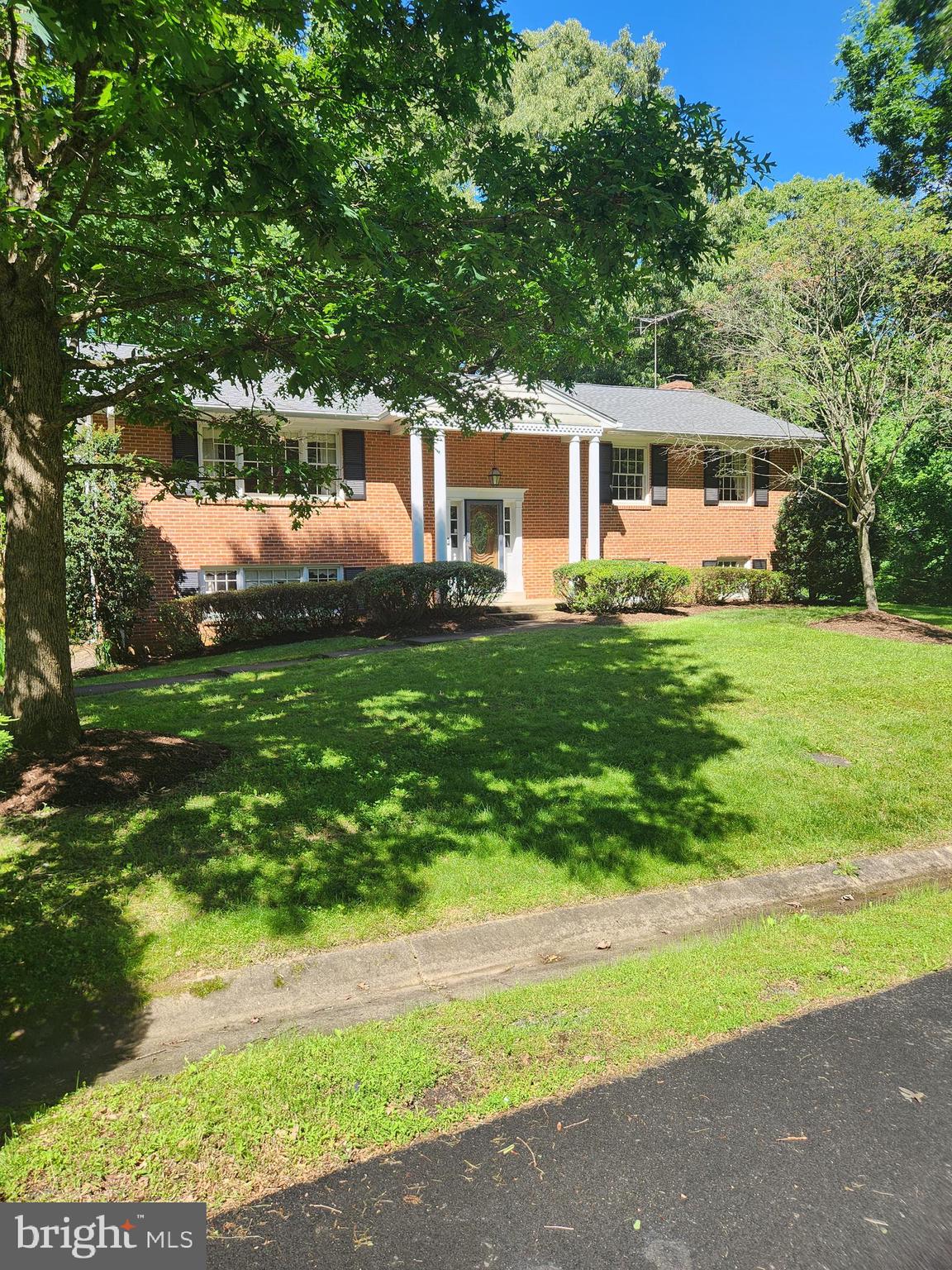 1702 FOX RUN COURT