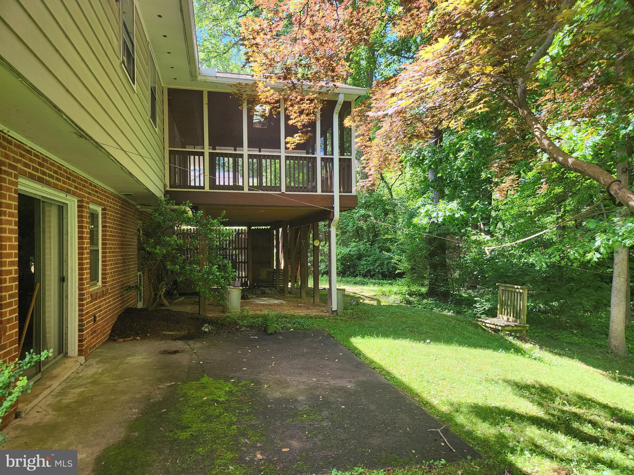 1702 FOX RUN COURT