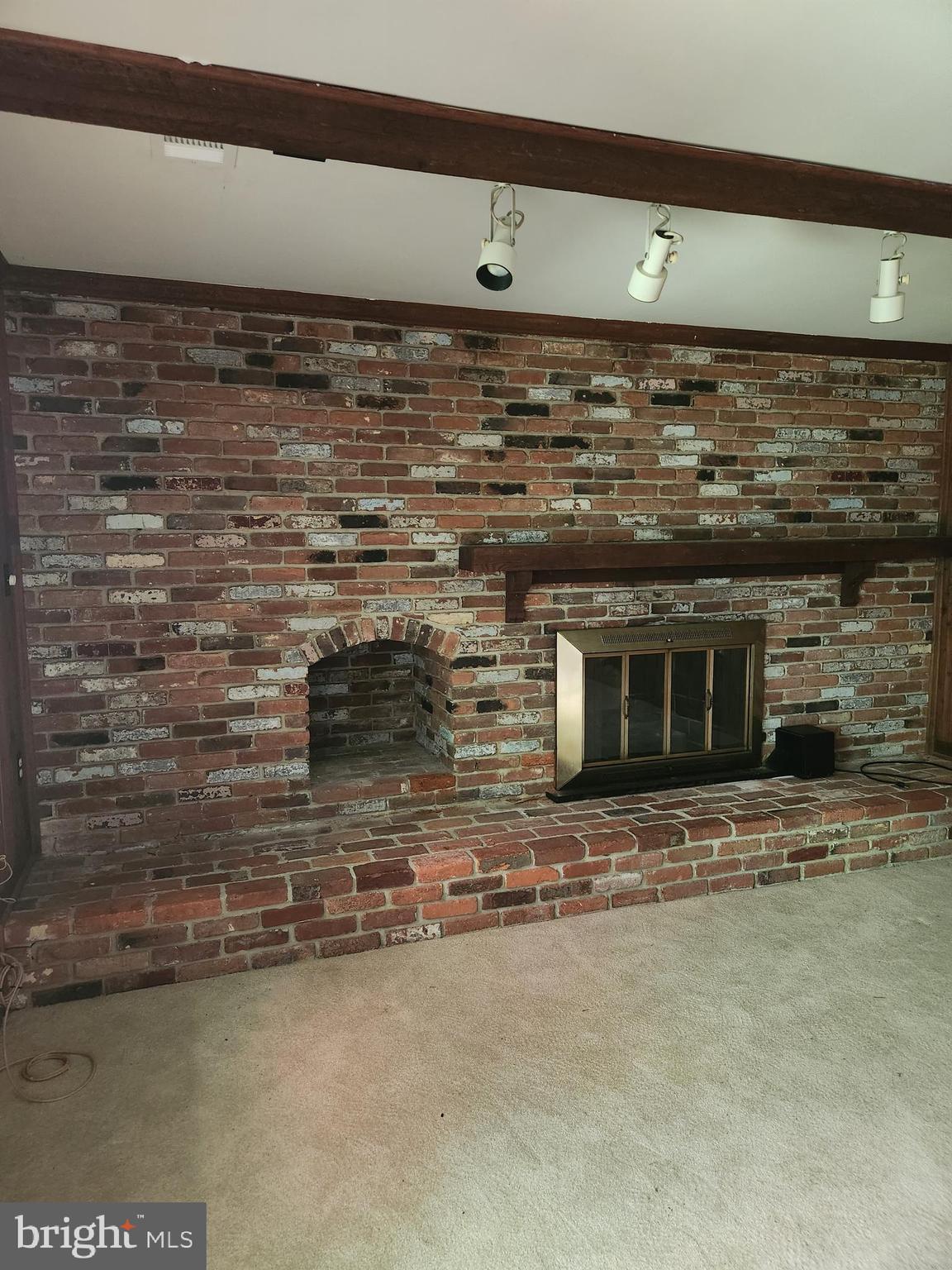 1702 FOX RUN COURT