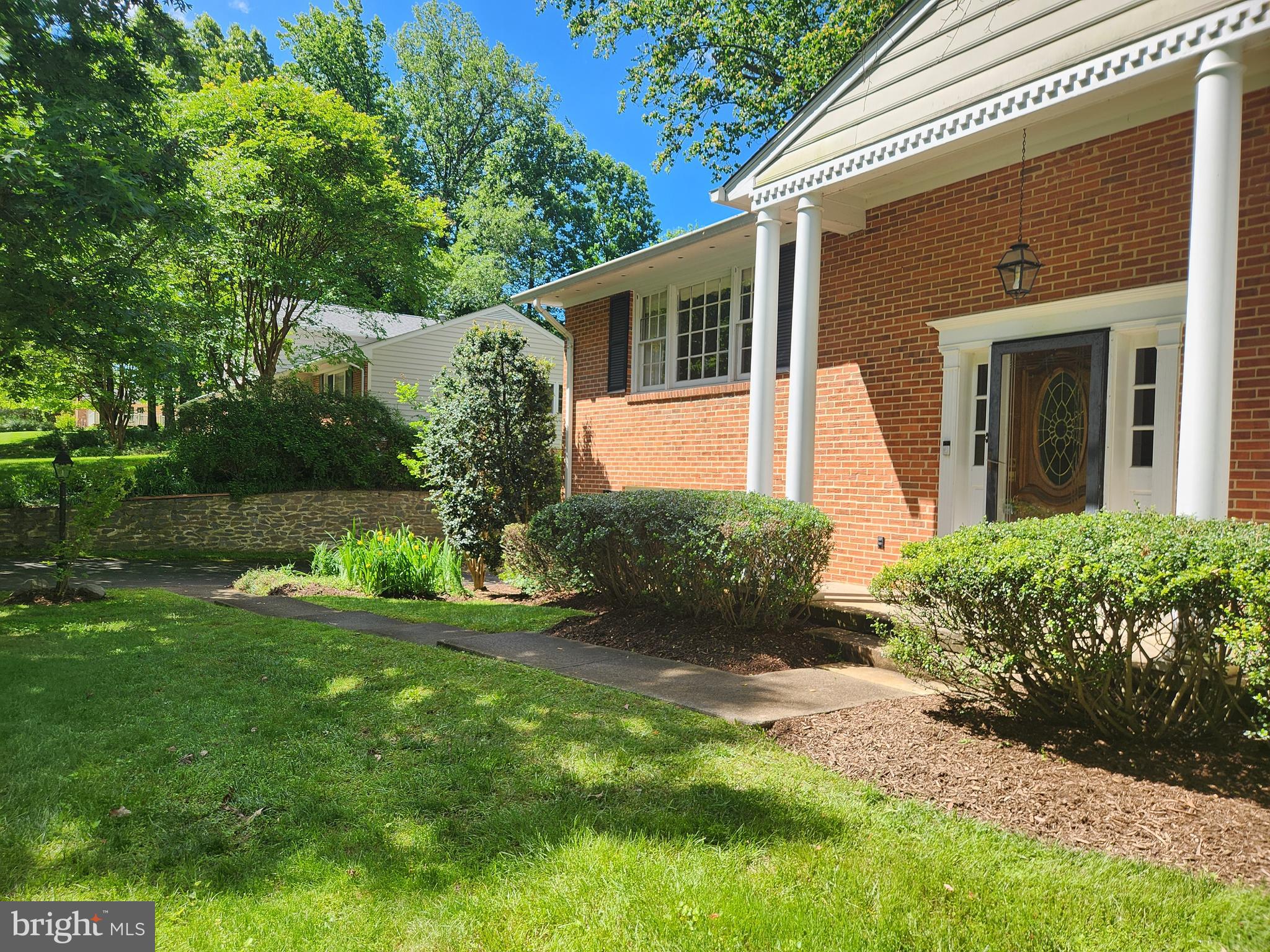1702 FOX RUN COURT