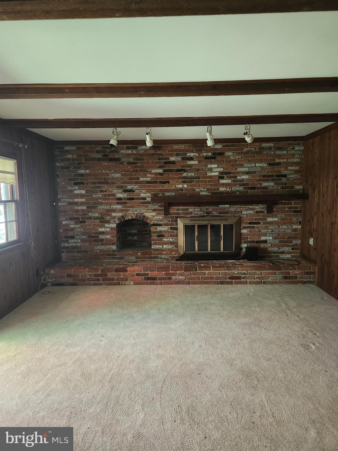1702 FOX RUN COURT