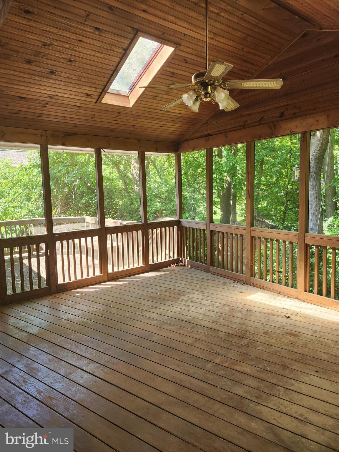 1702 FOX RUN COURT