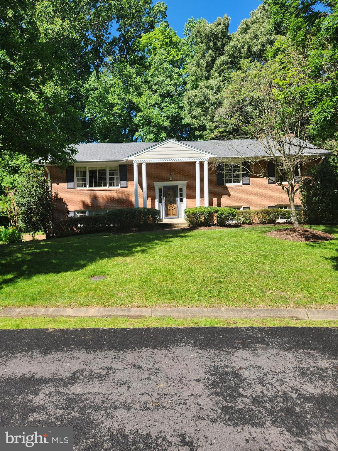 1702 FOX RUN COURT