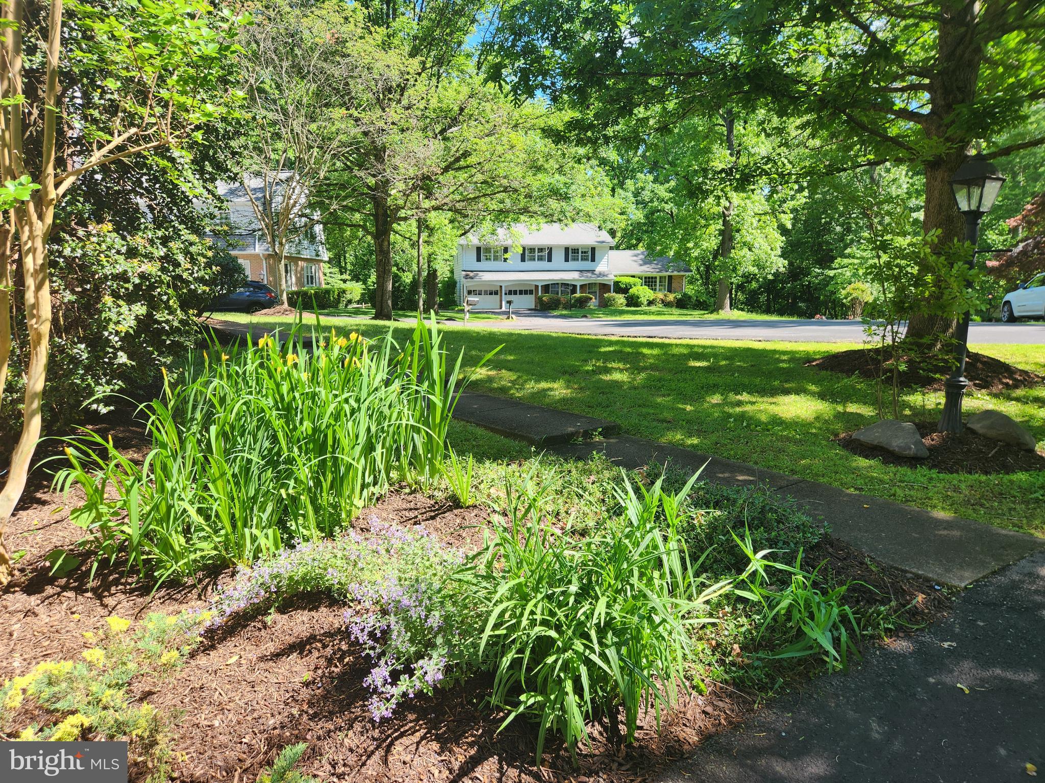 1702 FOX RUN COURT