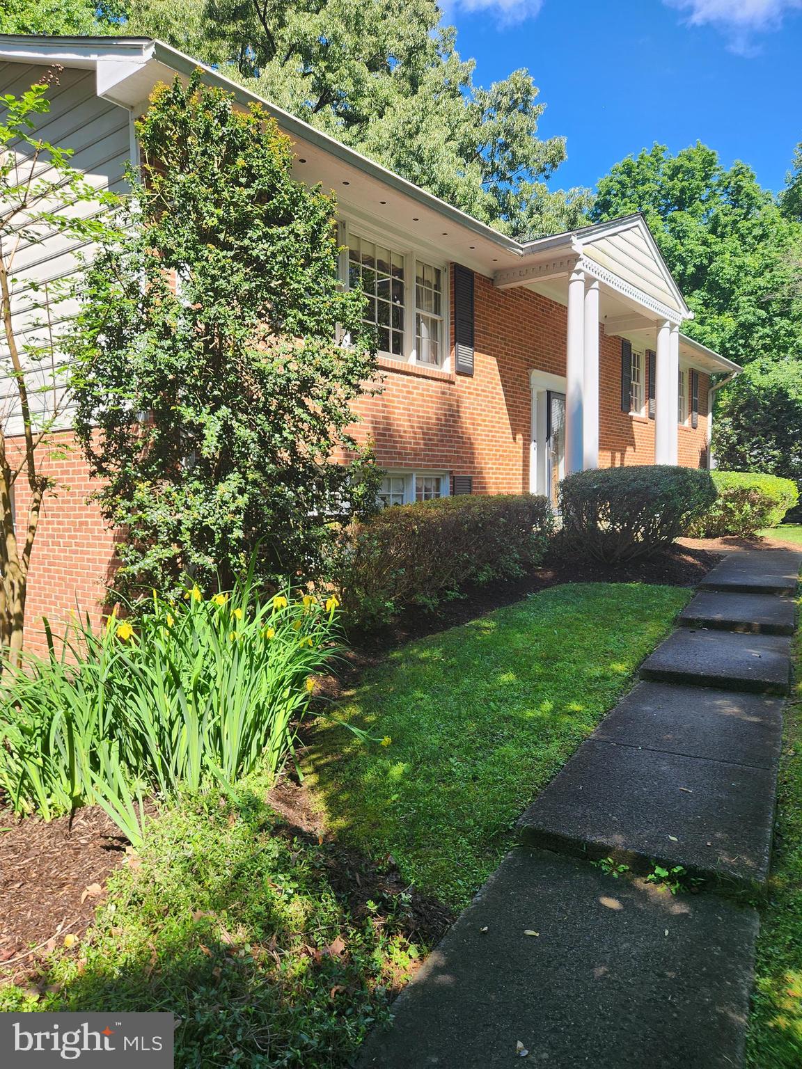 1702 FOX RUN COURT