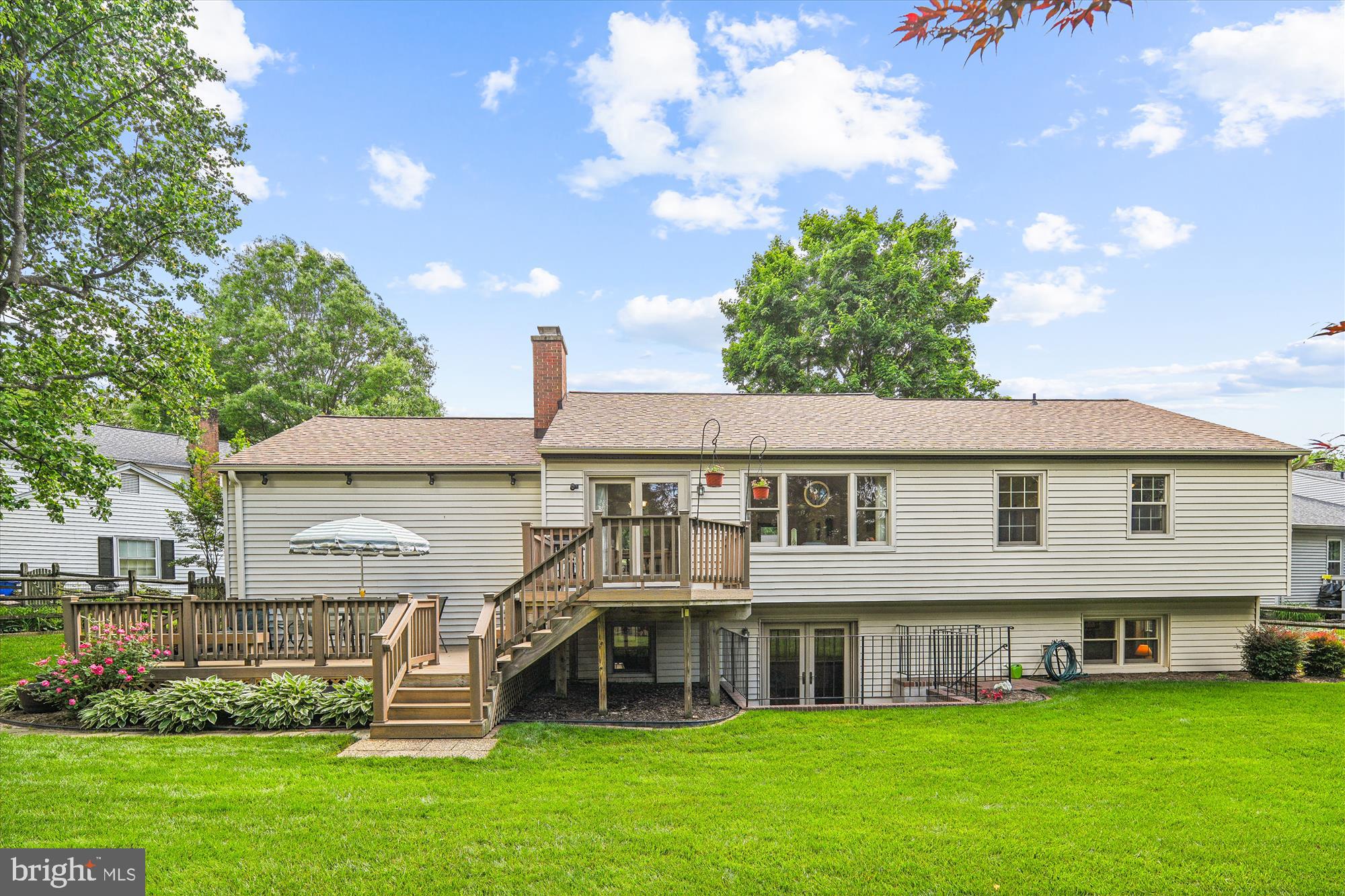 7802 LOWMOOR COURT