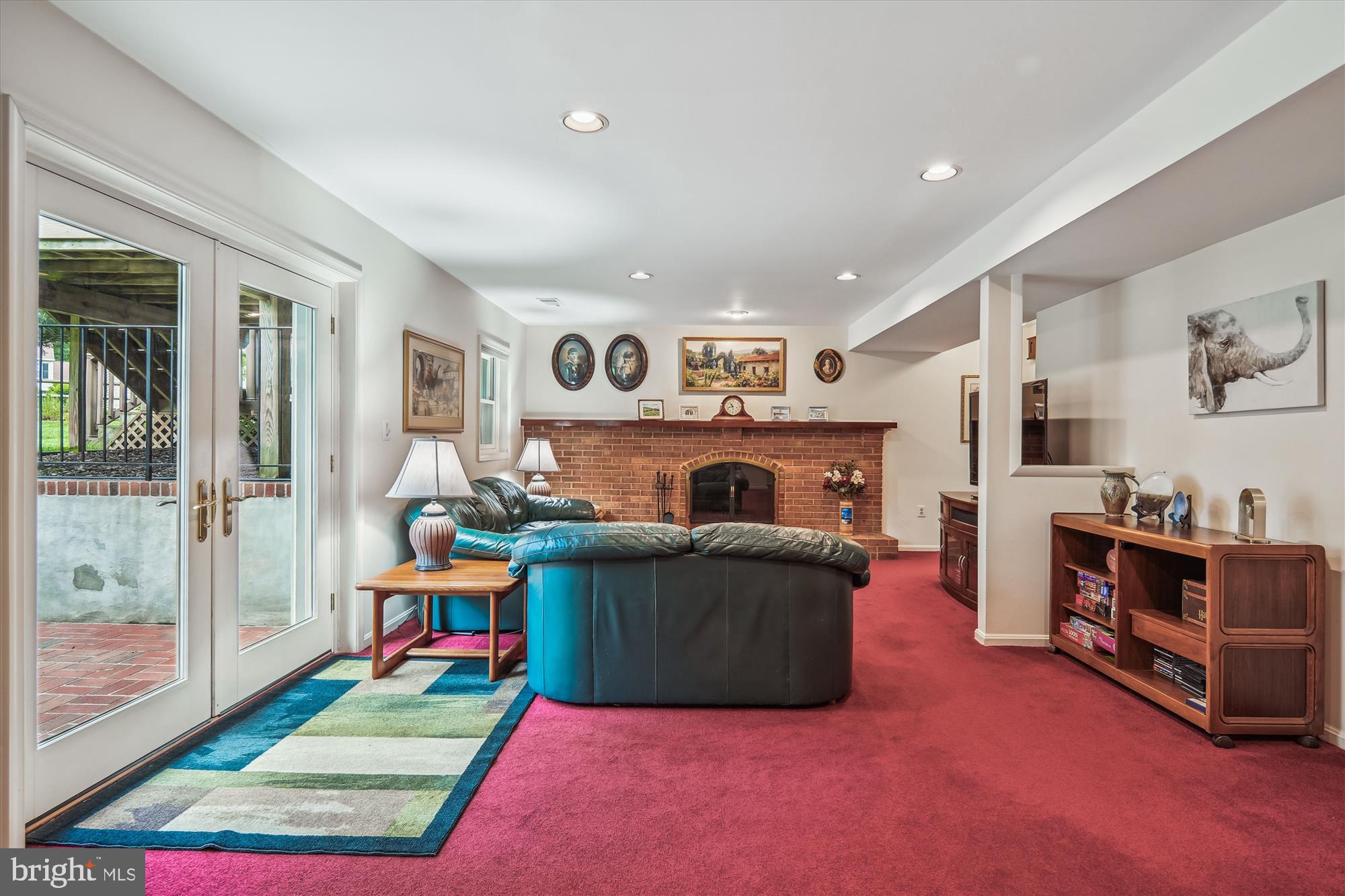 7802 LOWMOOR COURT