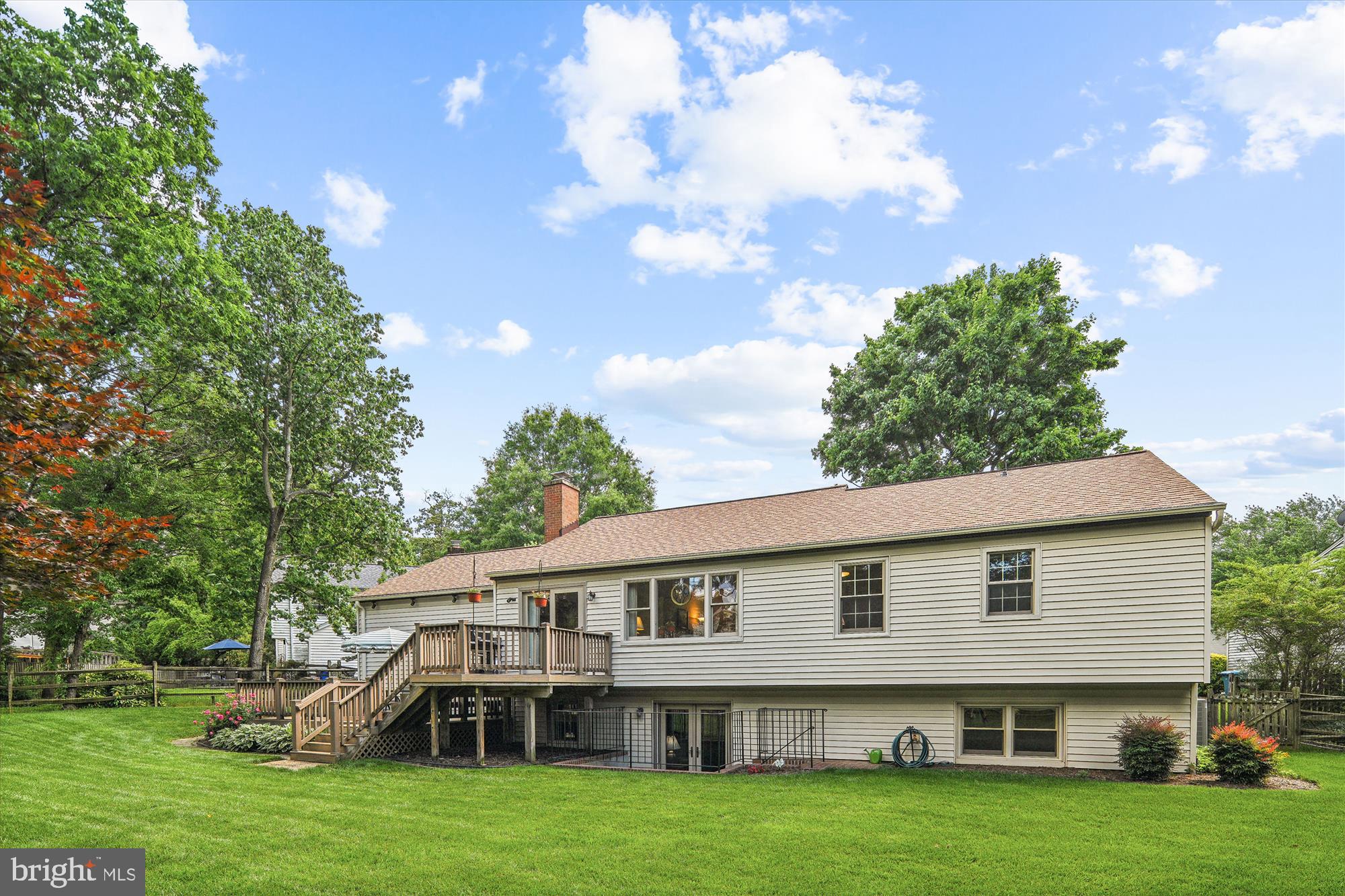 7802 LOWMOOR COURT