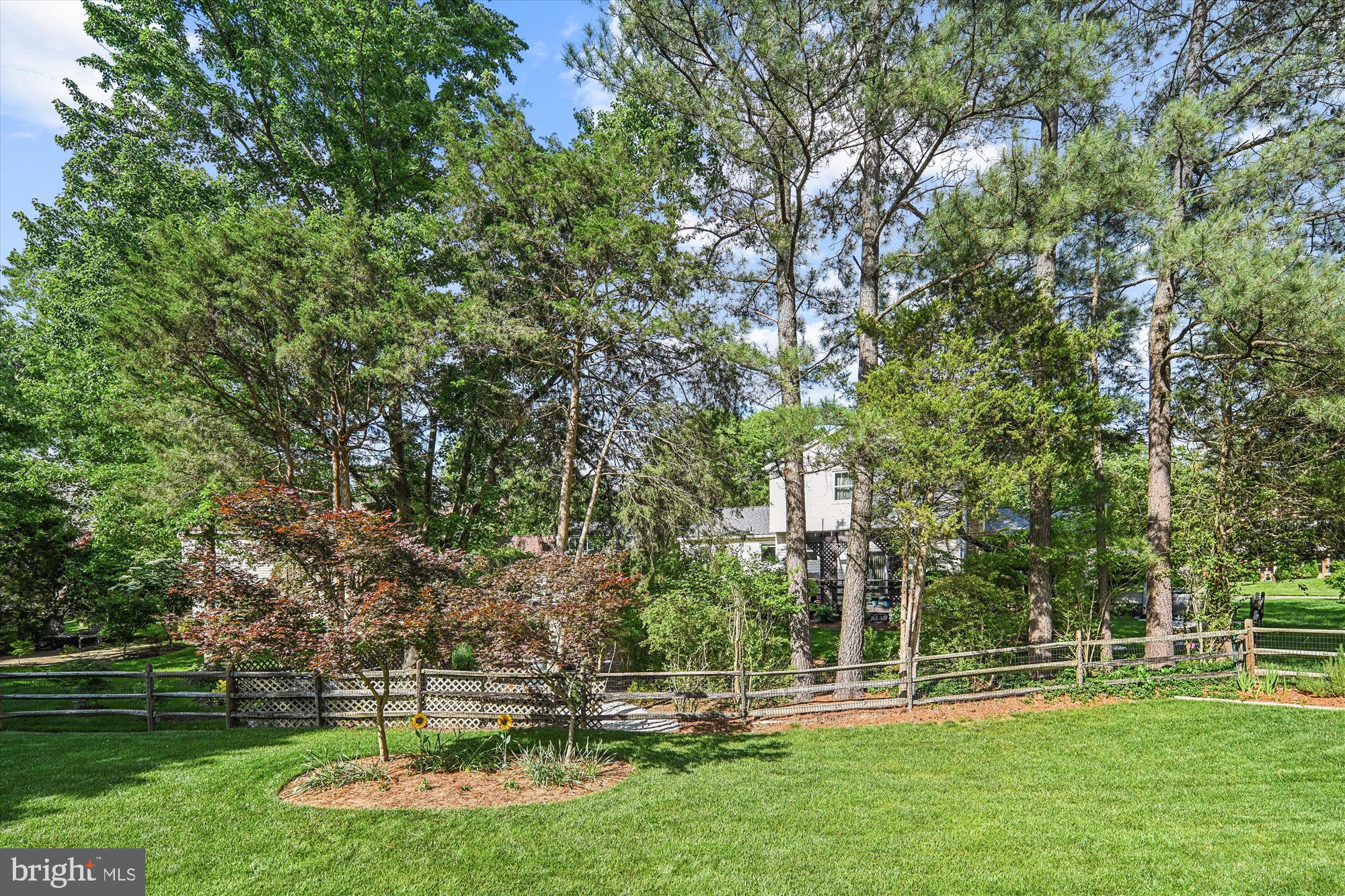 7802 LOWMOOR COURT
