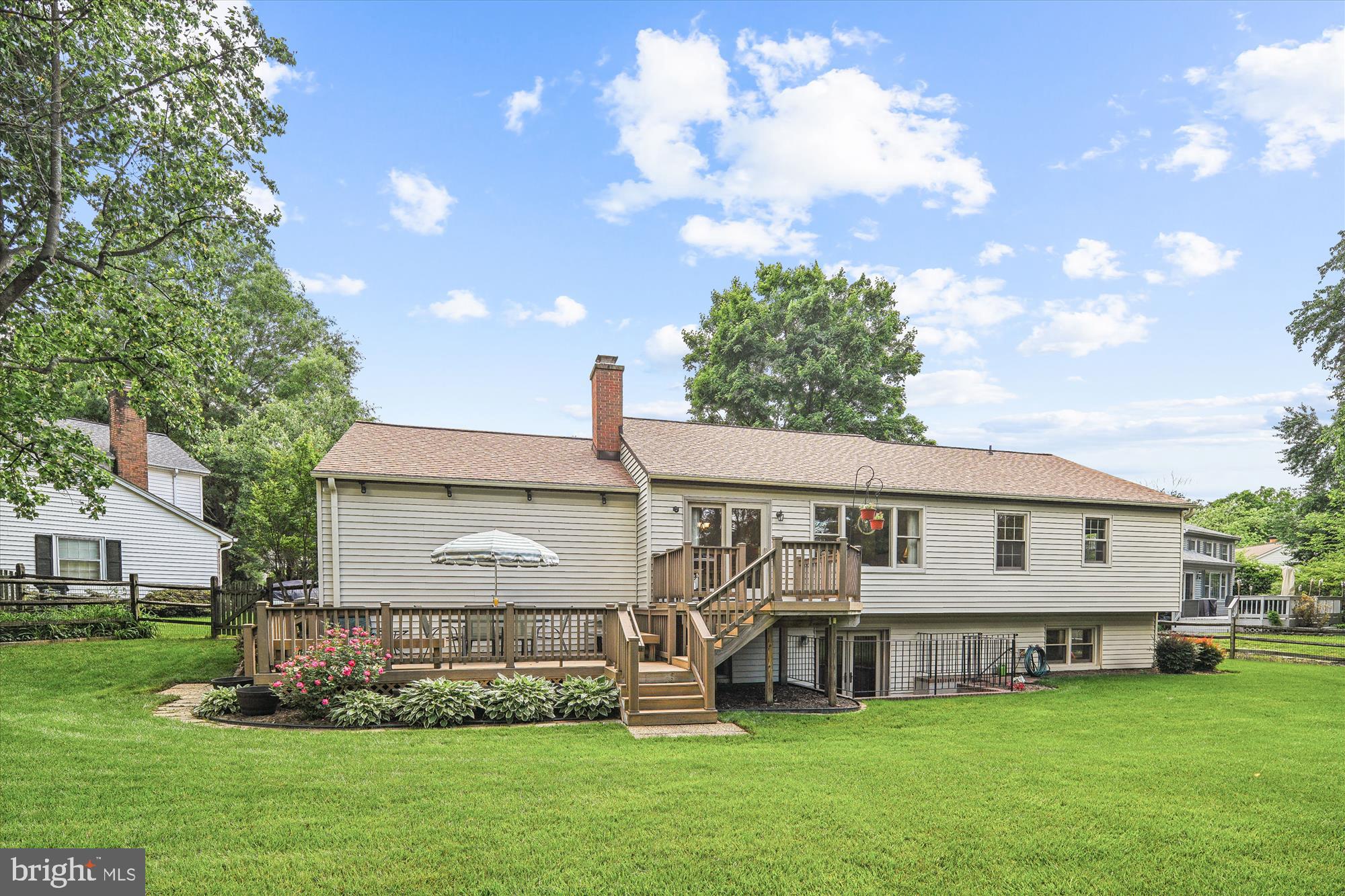 7802 LOWMOOR COURT