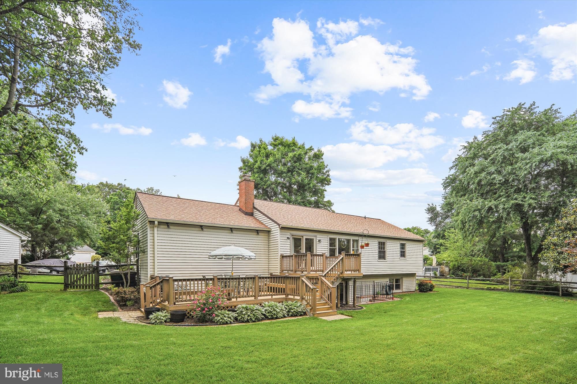 7802 LOWMOOR COURT