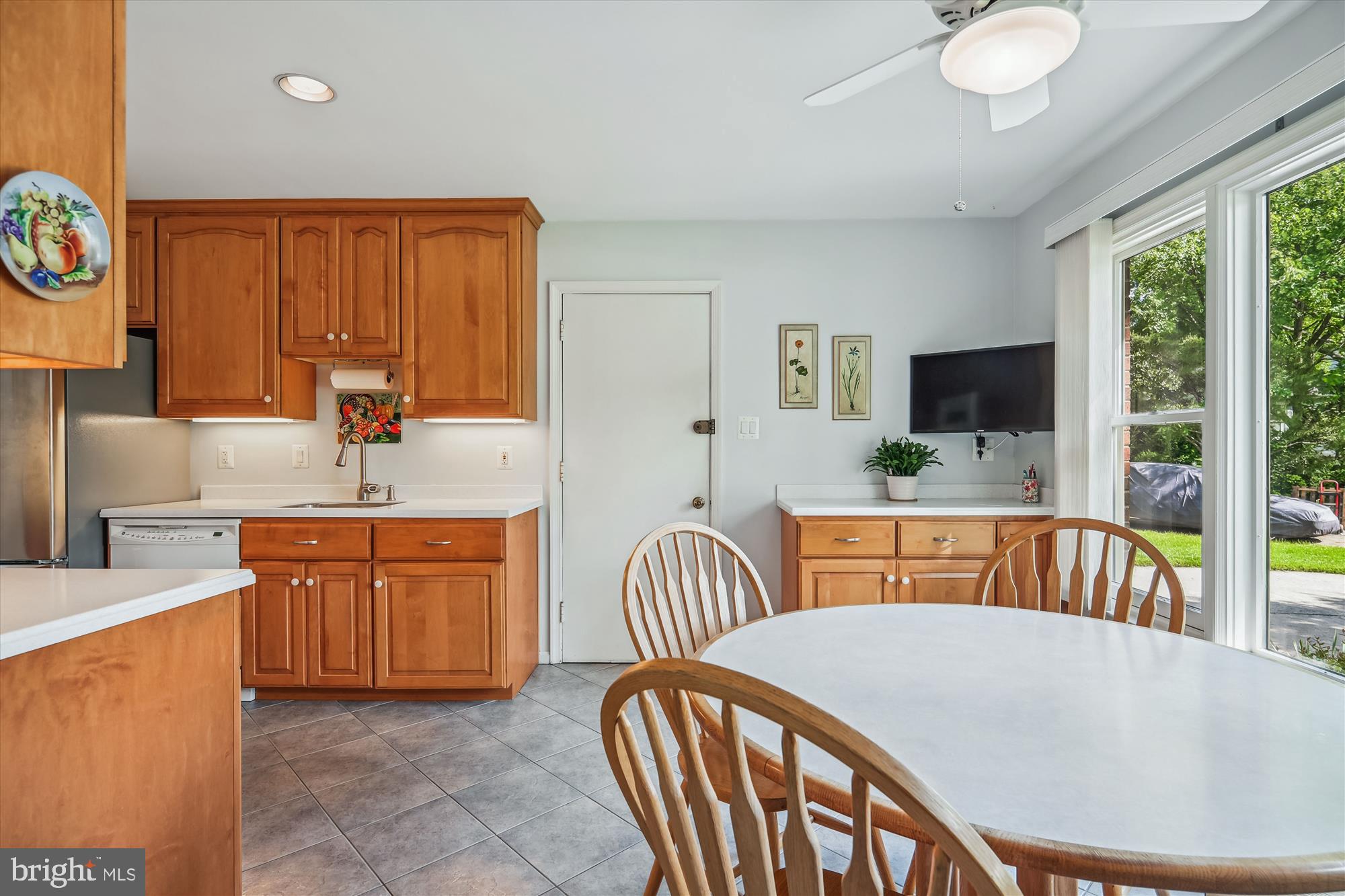 7802 LOWMOOR COURT