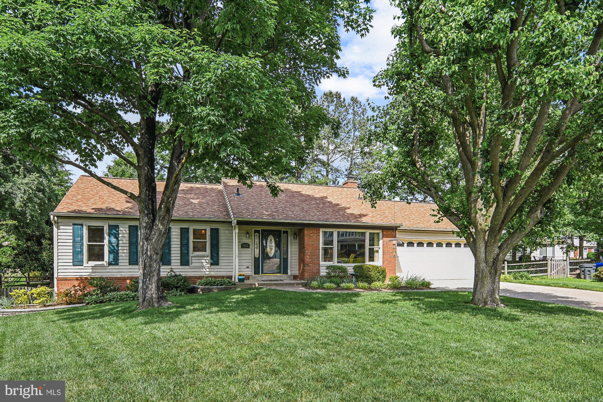7802 LOWMOOR COURT