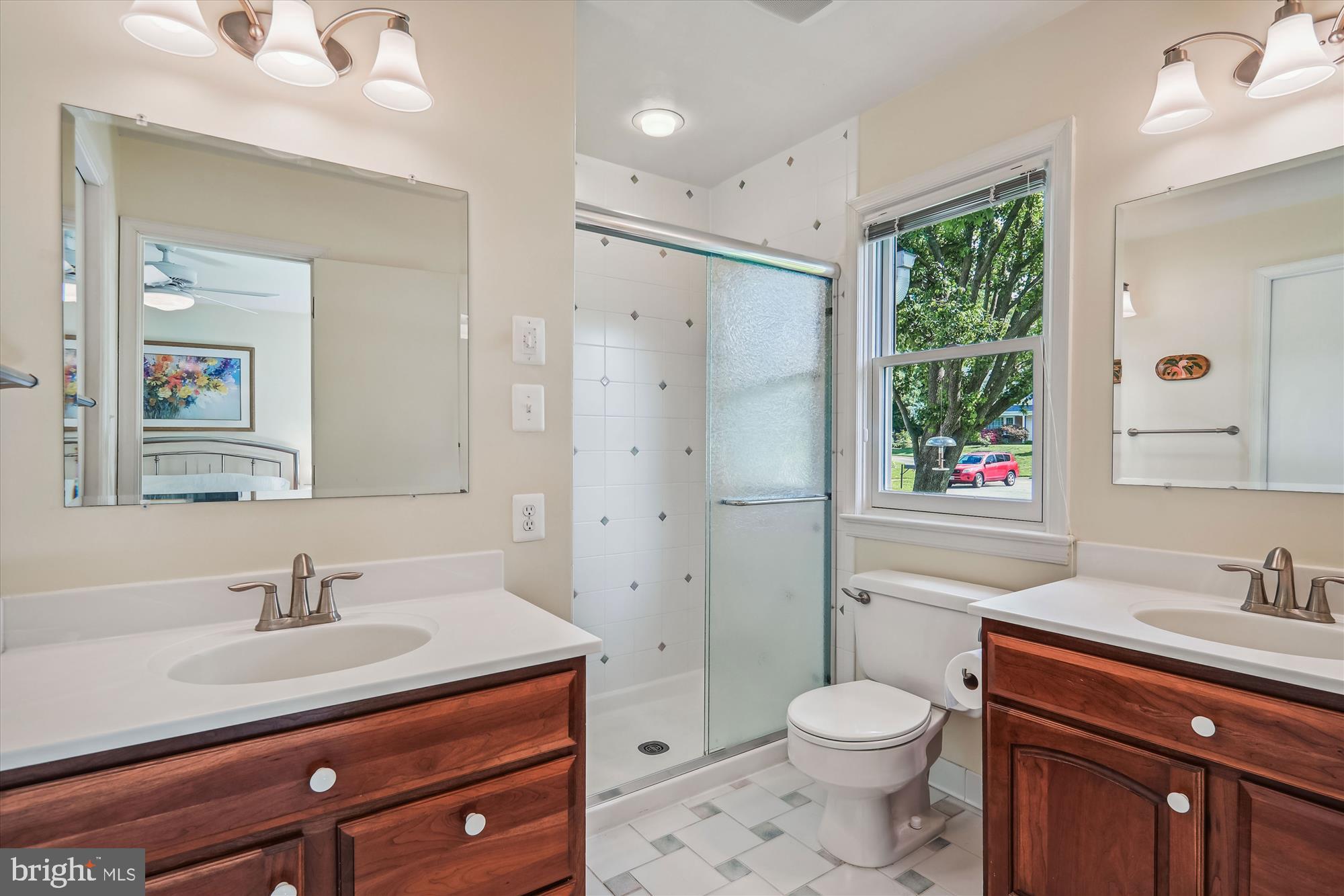 7802 LOWMOOR COURT