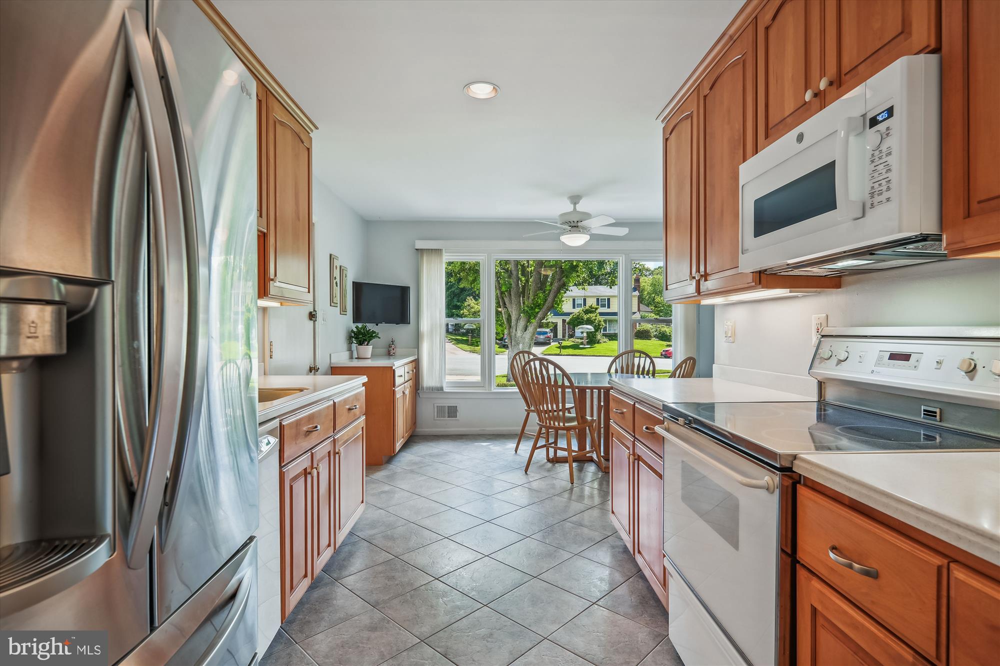7802 LOWMOOR COURT