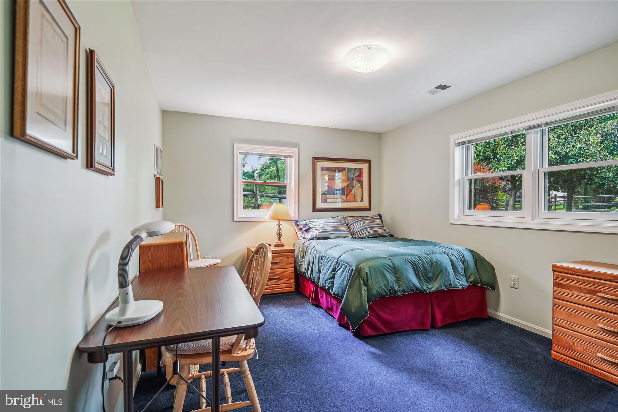7802 LOWMOOR COURT