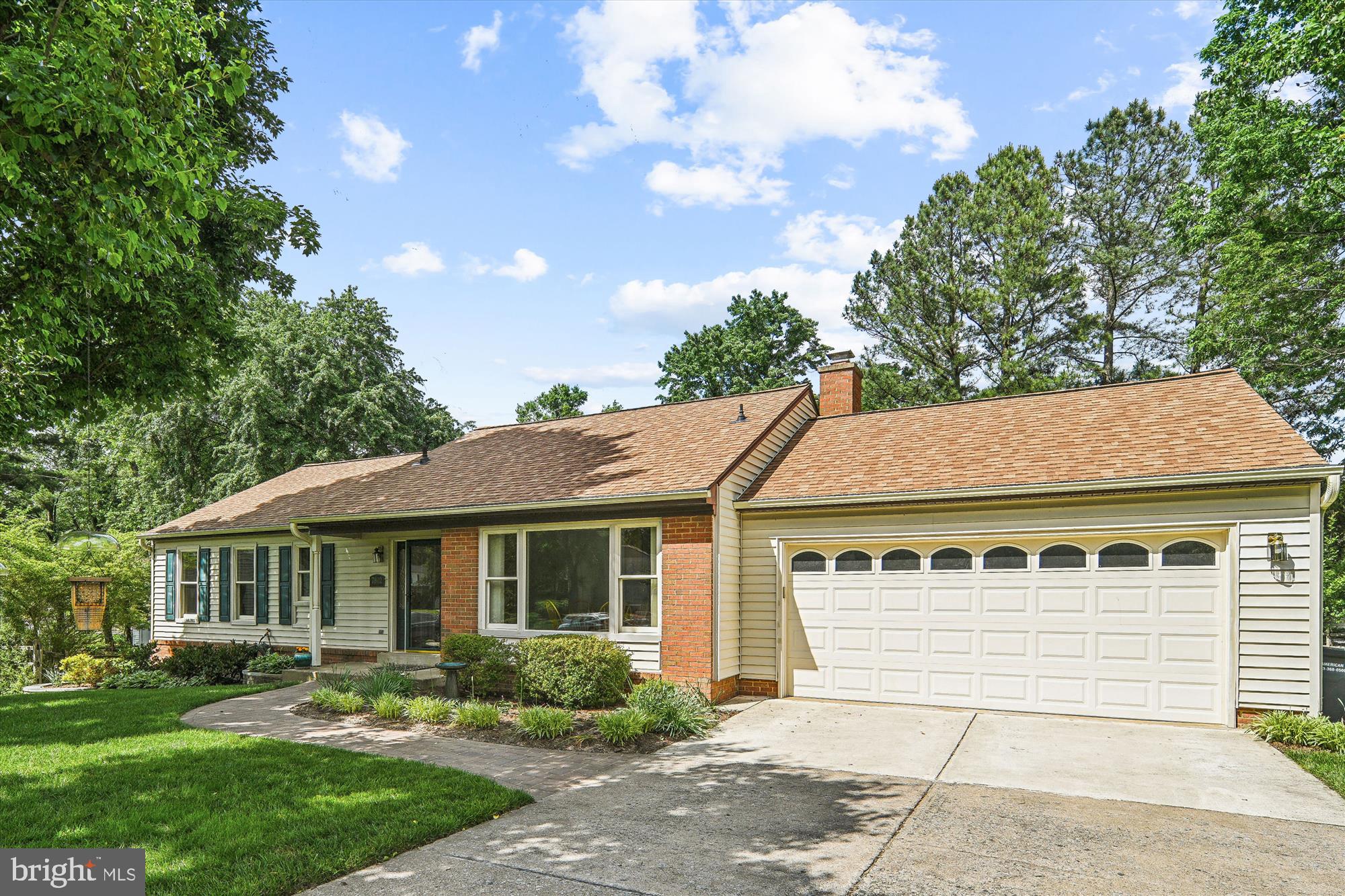 7802 LOWMOOR COURT
