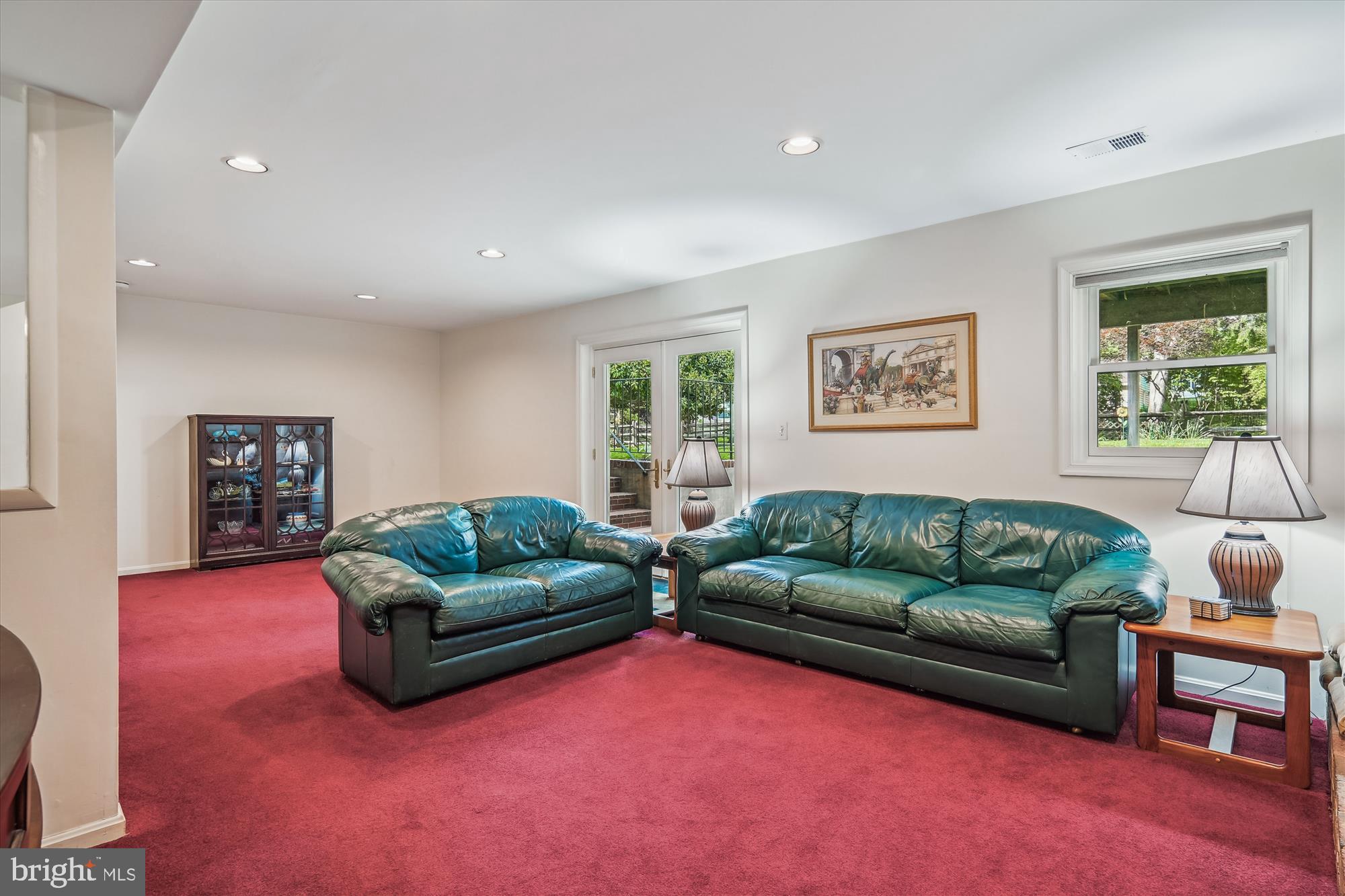 7802 LOWMOOR COURT