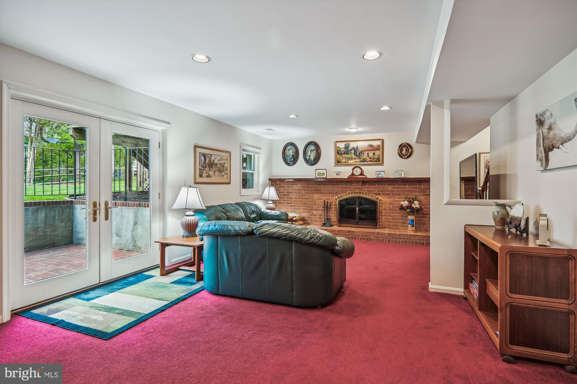 7802 LOWMOOR COURT