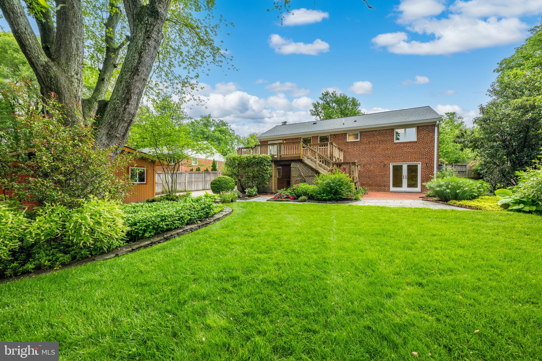 7052 BRADLEY CIRCLE