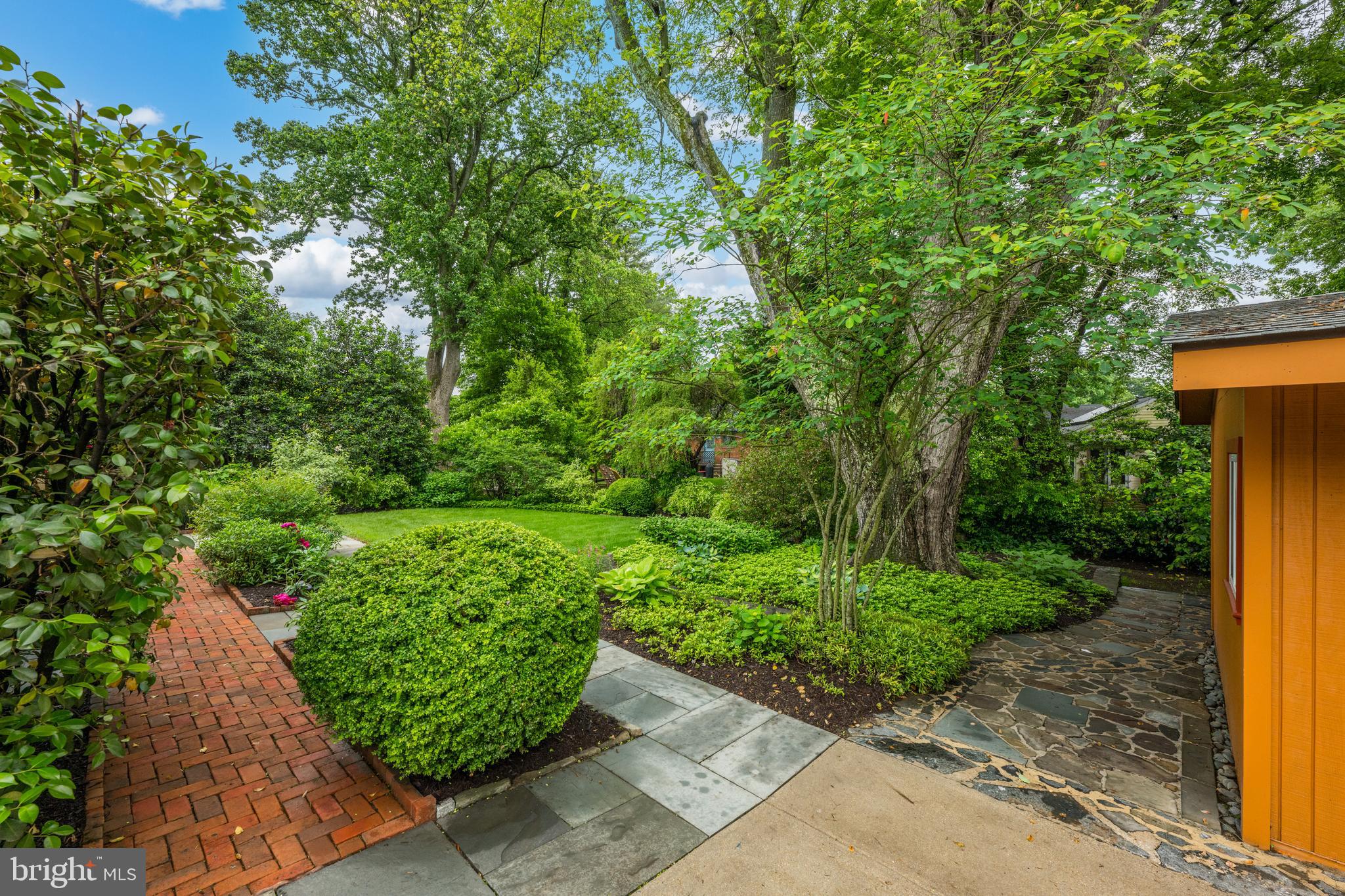 7052 BRADLEY CIRCLE