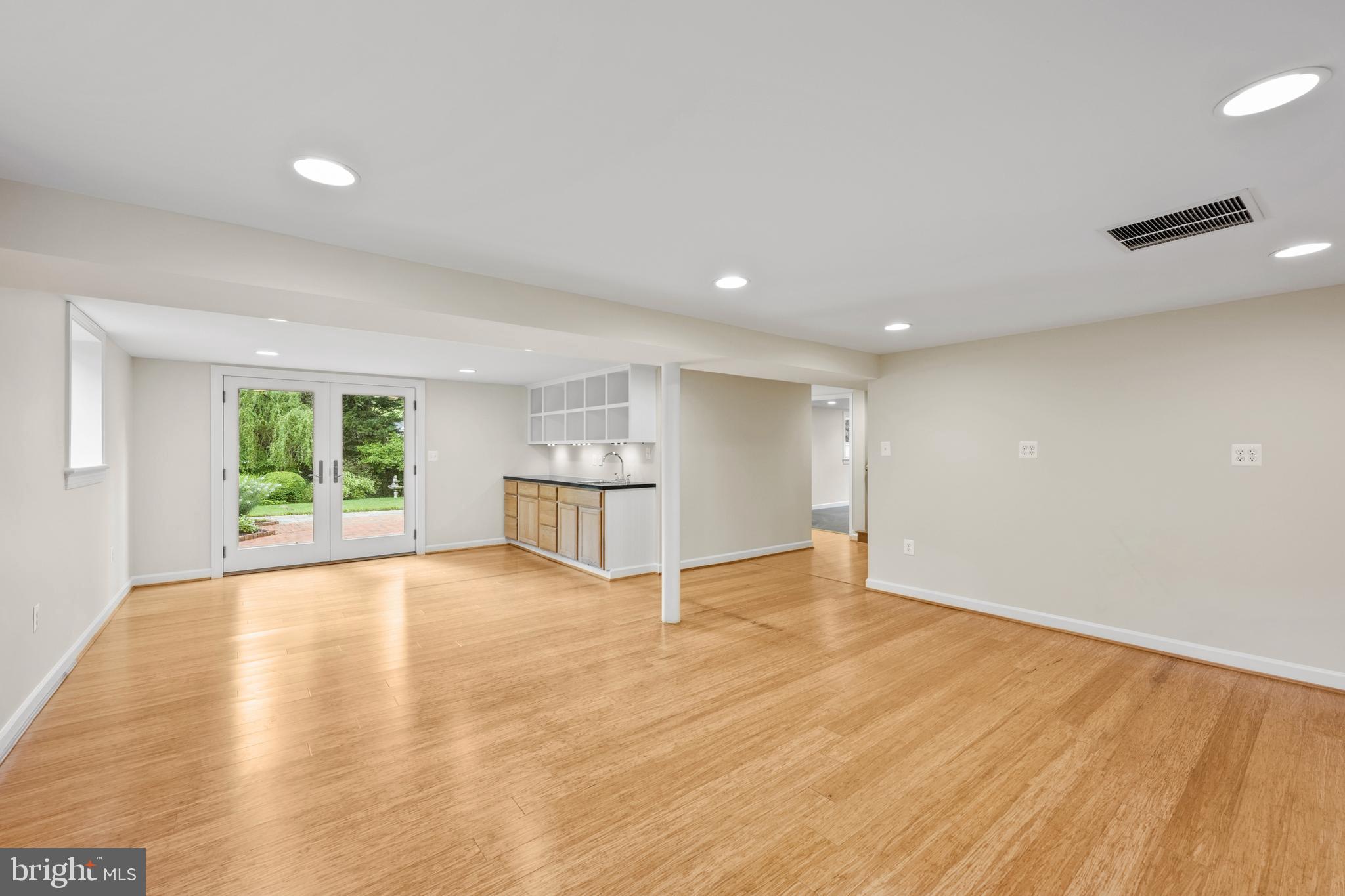 7052 BRADLEY CIRCLE