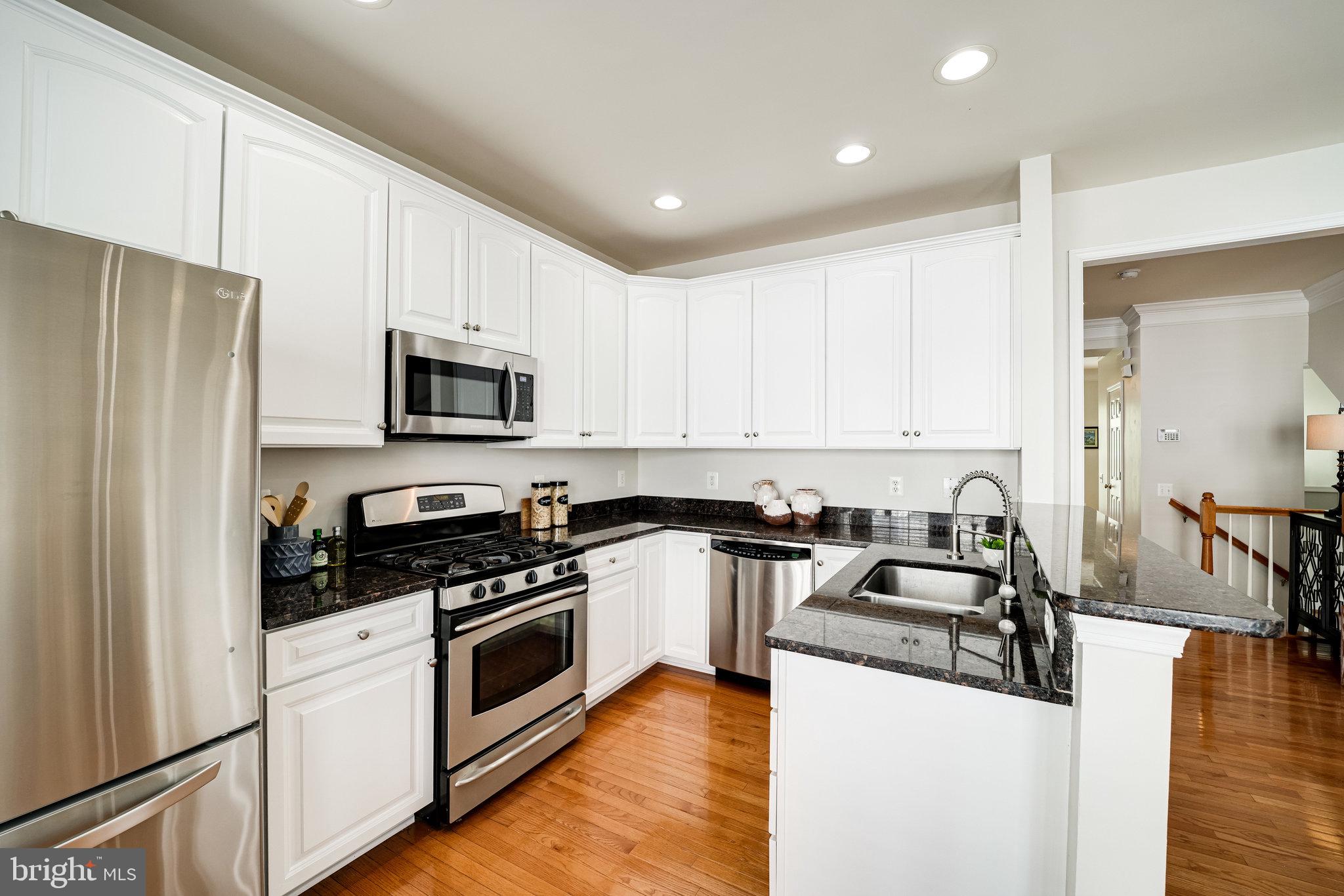 2417 HUNTINGTON PARK DRIVE