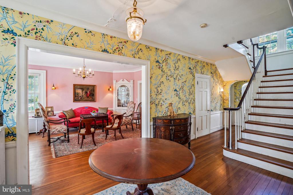 1814 EDGEHILL DRIVE