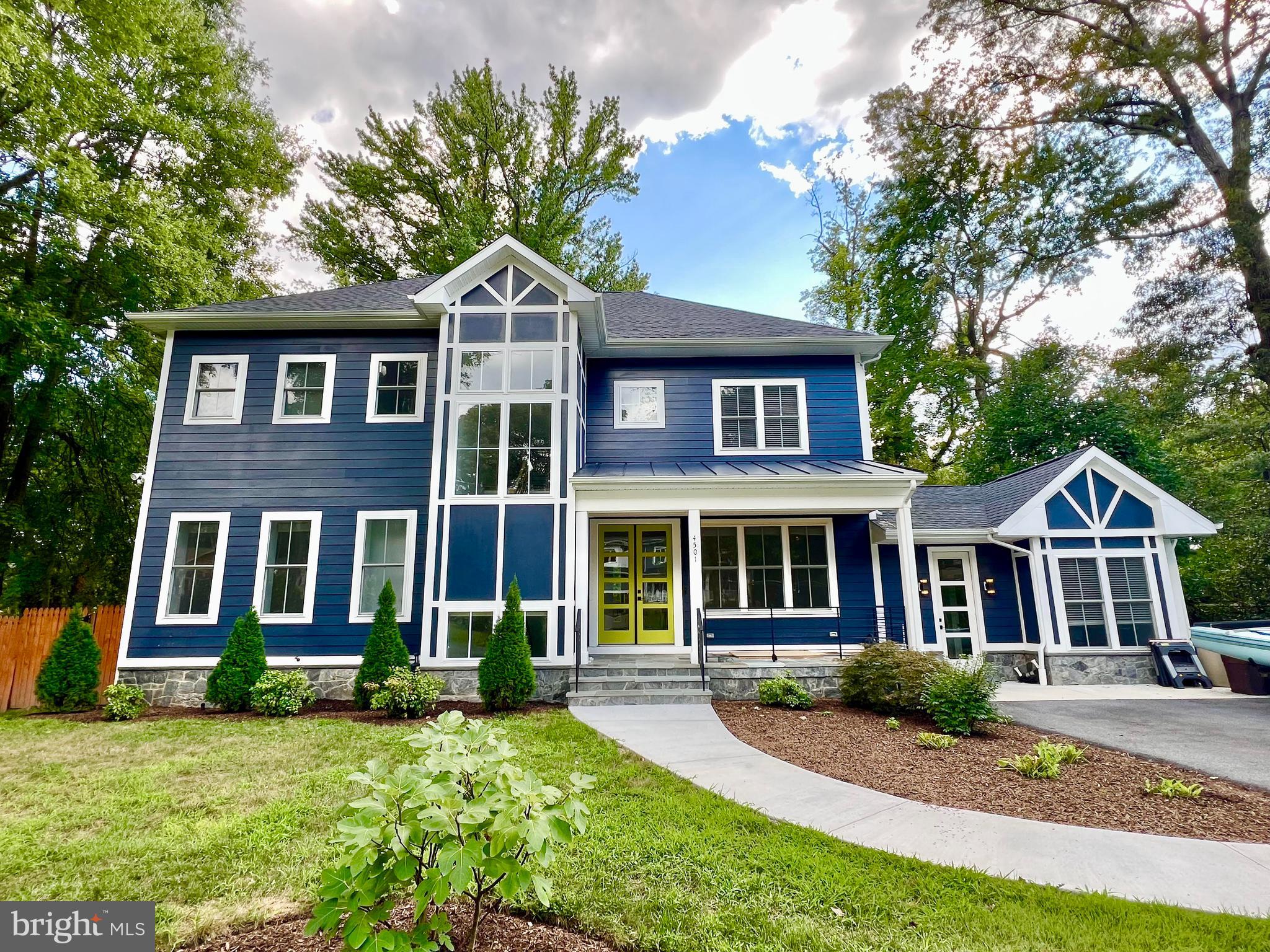 4501 DOLPHIN LANE