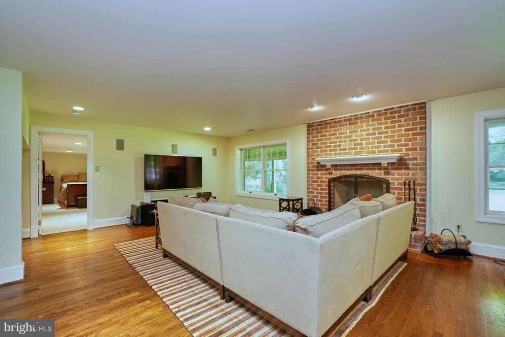 3016 WEBER PLACE