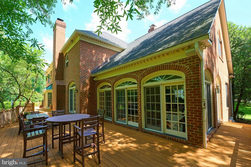 3016 WEBER PLACE