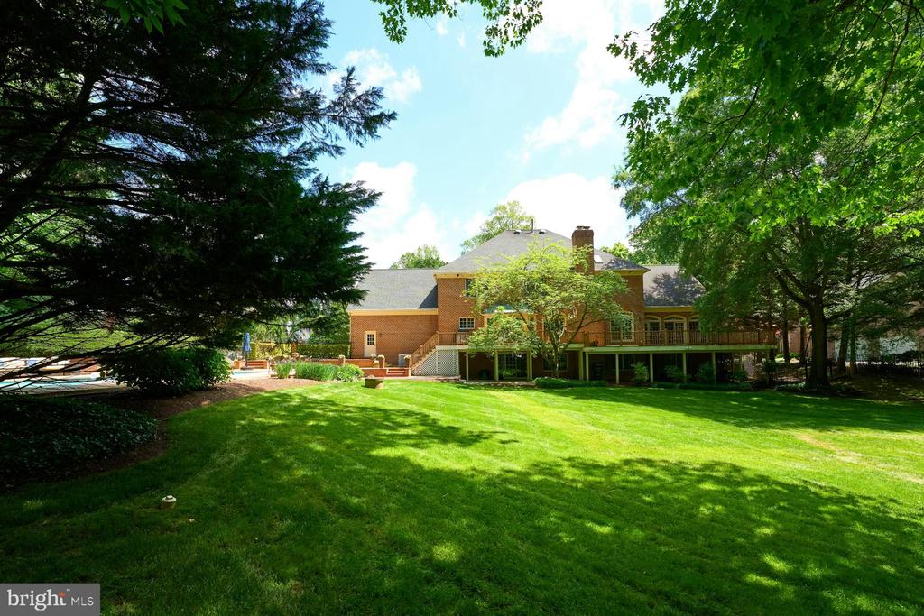 3016 WEBER PLACE