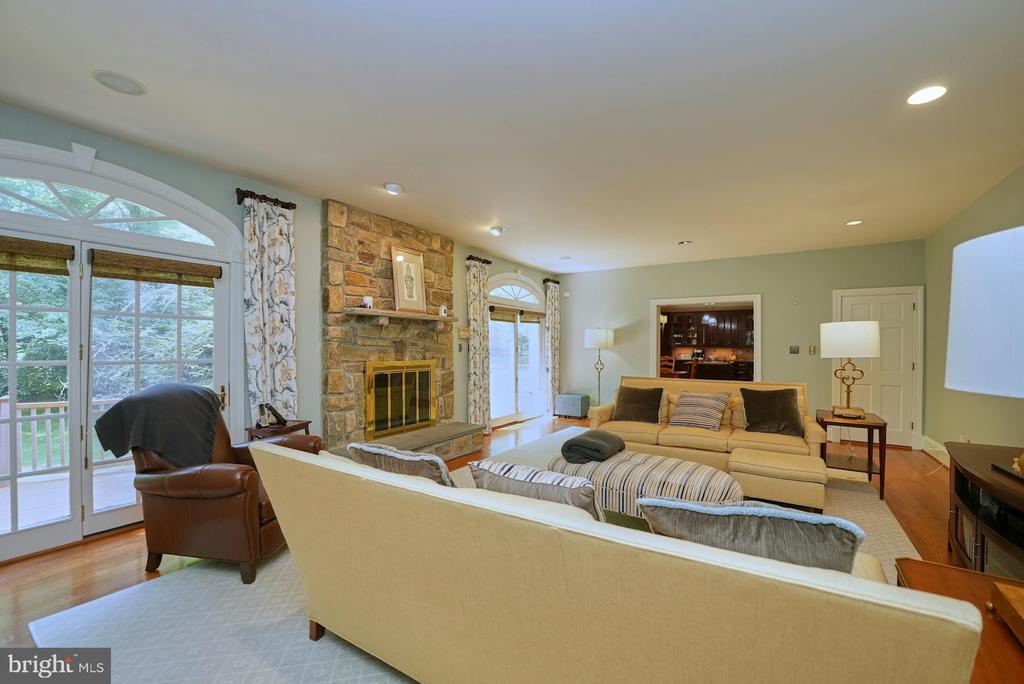 3016 WEBER PLACE