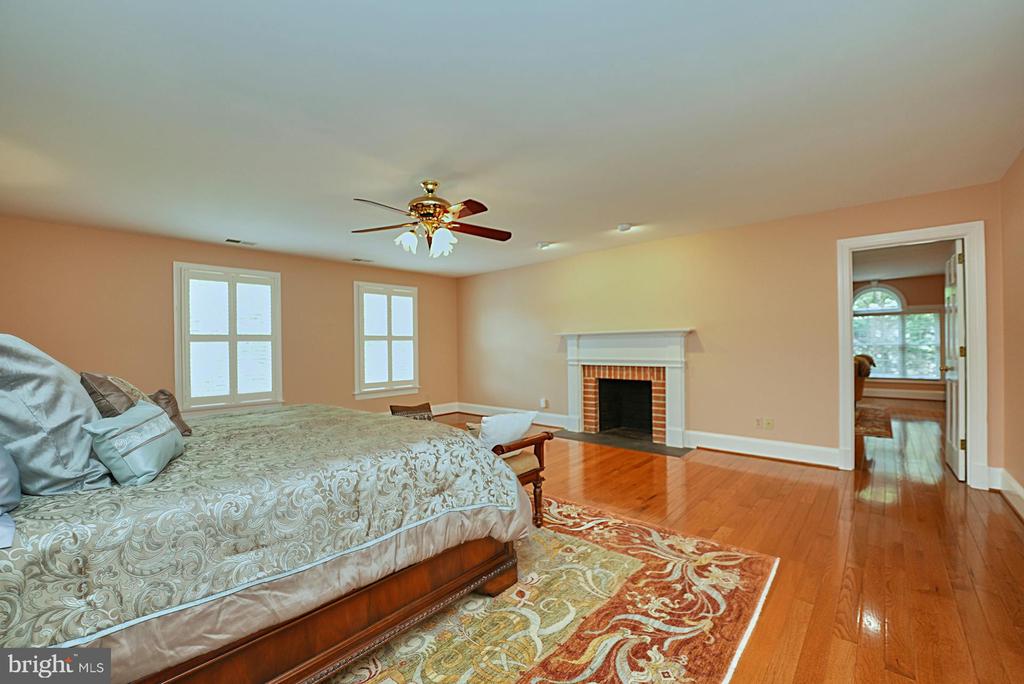 3016 WEBER PLACE
