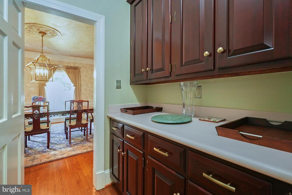 3016 WEBER PLACE