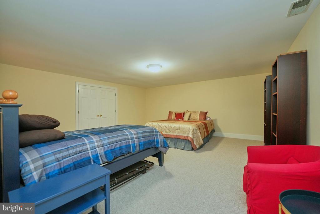 3016 WEBER PLACE