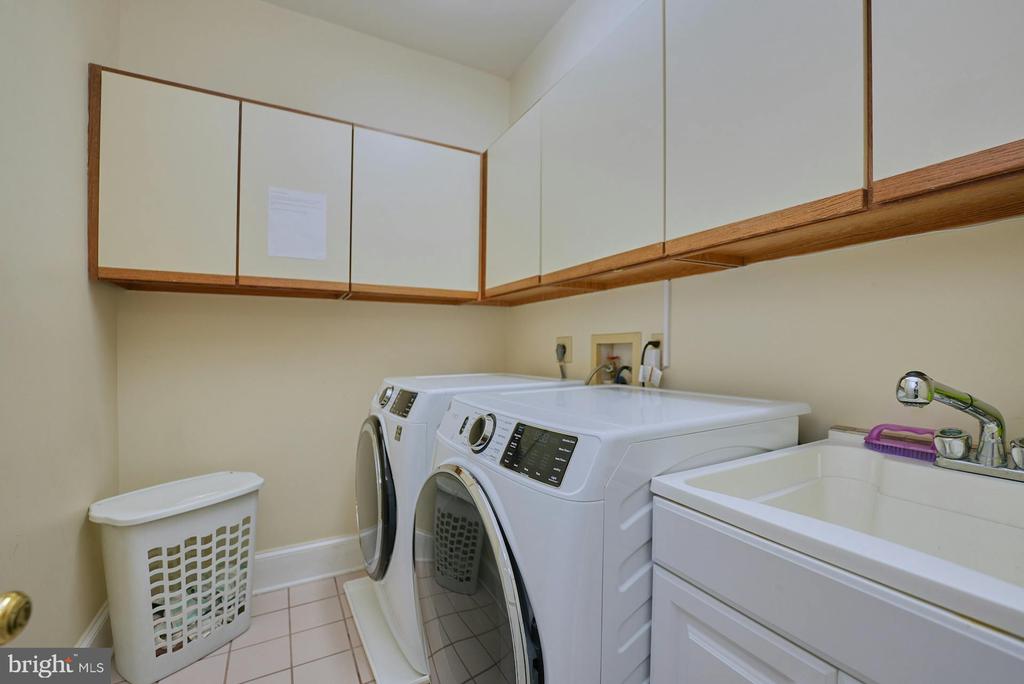 3016 WEBER PLACE