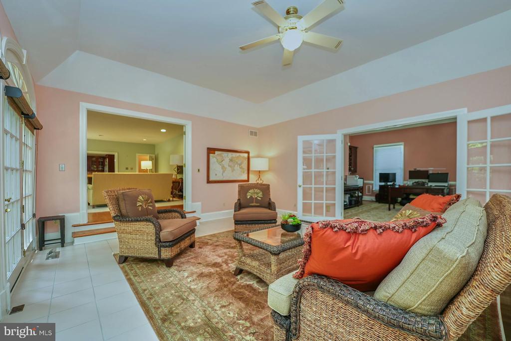3016 WEBER PLACE