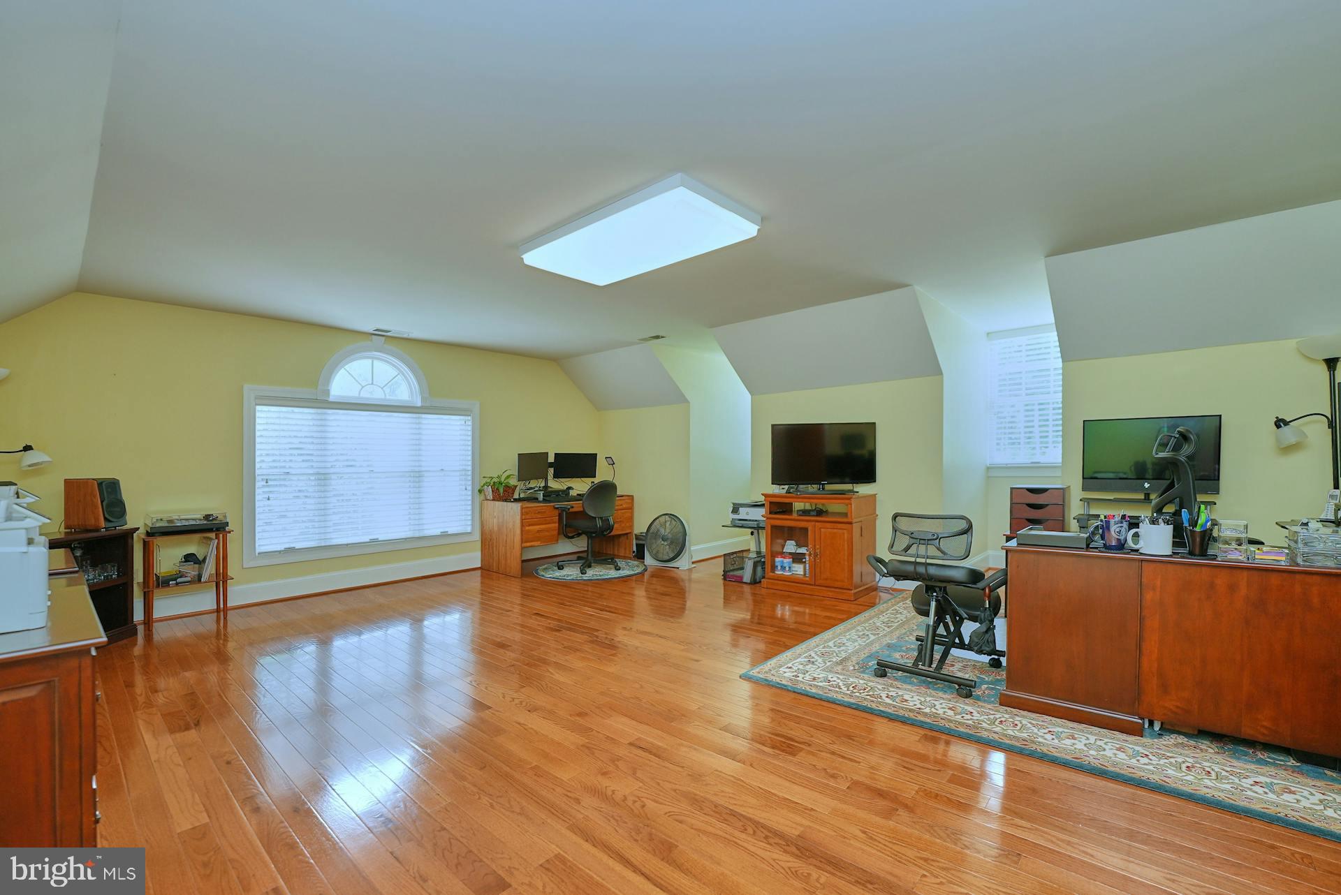 3016 WEBER PLACE