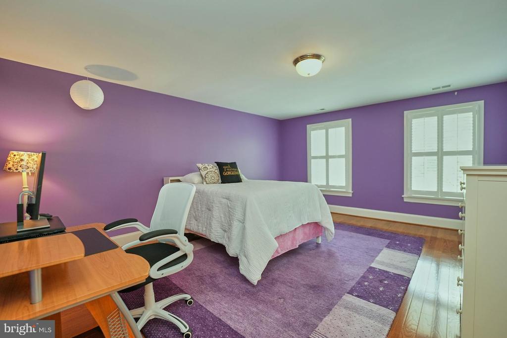 3016 WEBER PLACE