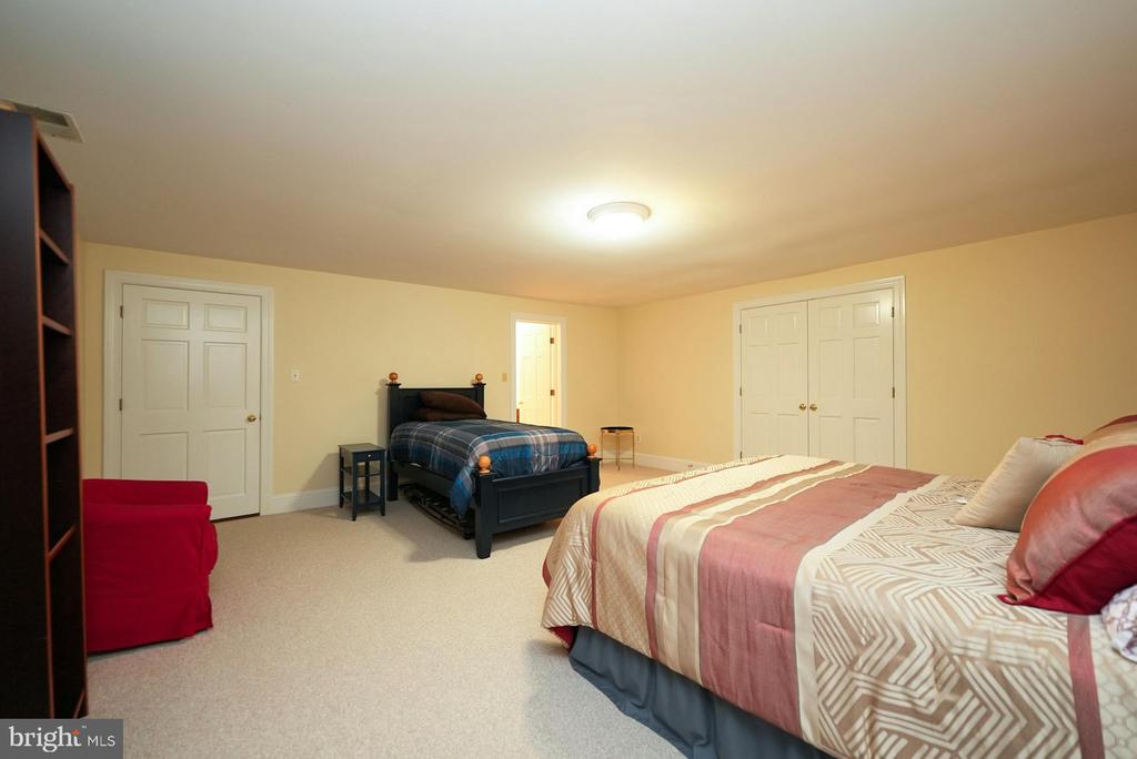 3016 WEBER PLACE