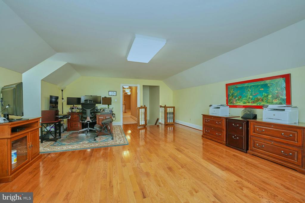 3016 WEBER PLACE