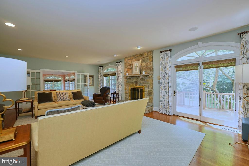 3016 WEBER PLACE