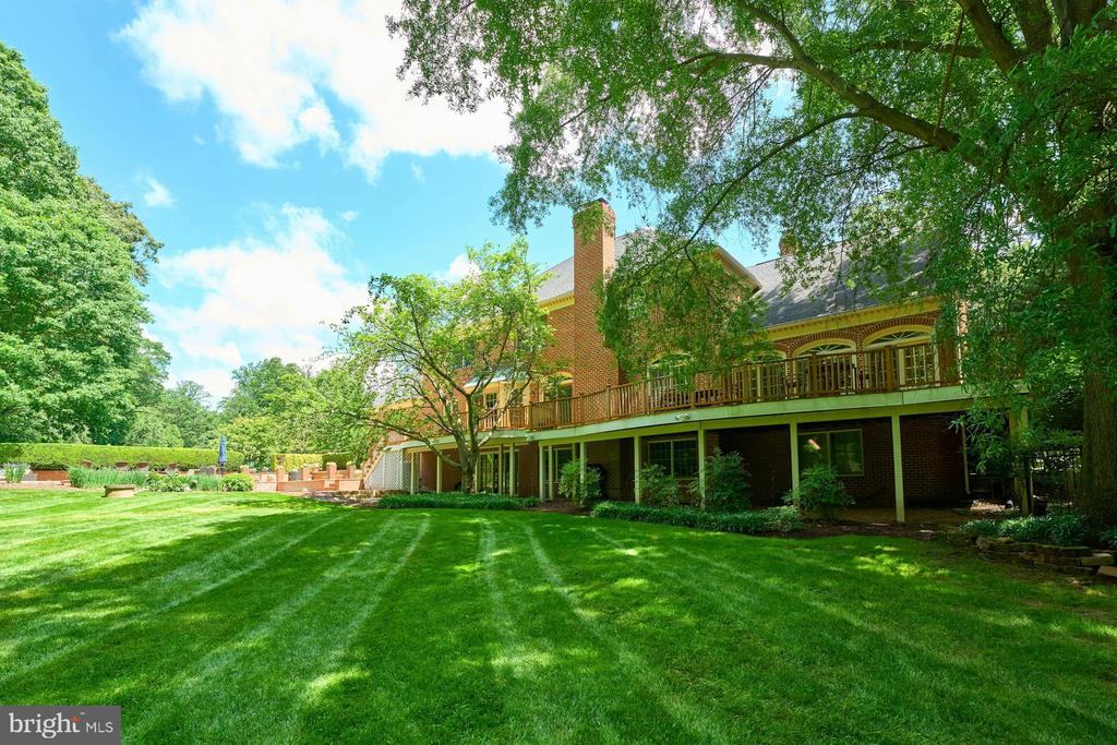 3016 WEBER PLACE