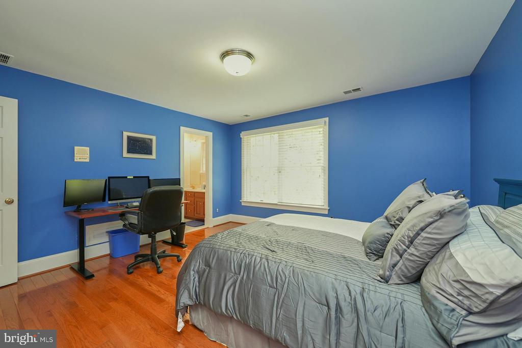 3016 WEBER PLACE
