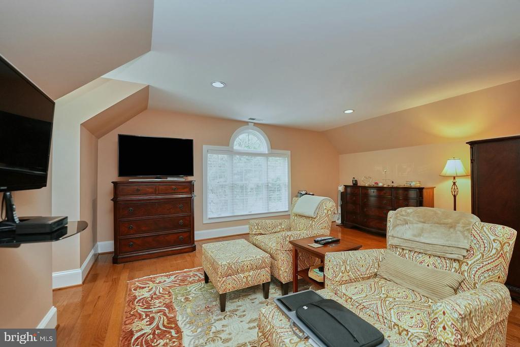 3016 WEBER PLACE