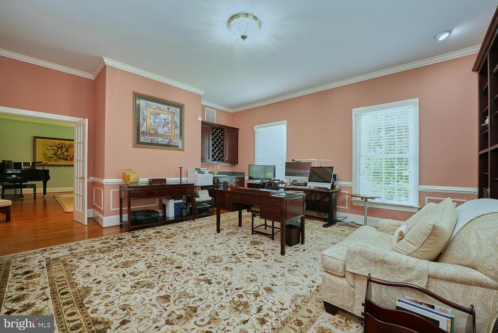 3016 WEBER PLACE